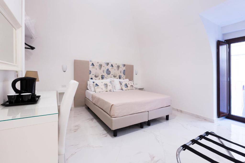 Holiday Sorrento Center room 1