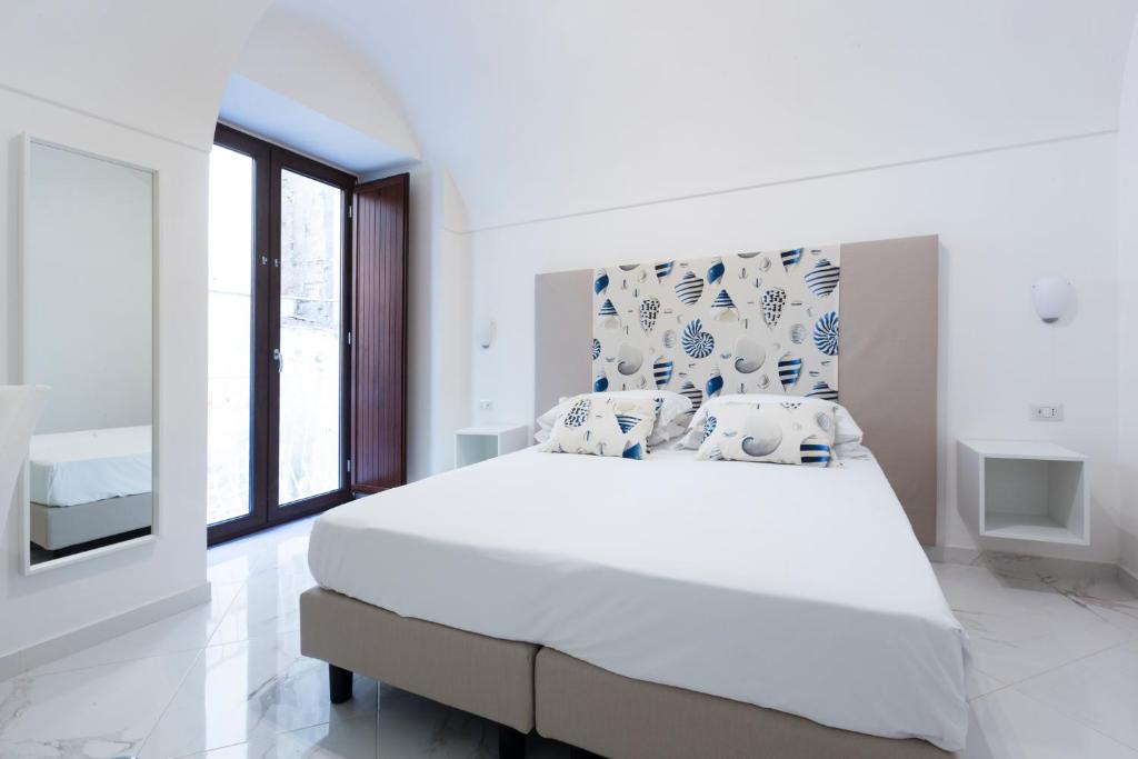 Holiday Sorrento Center room 3