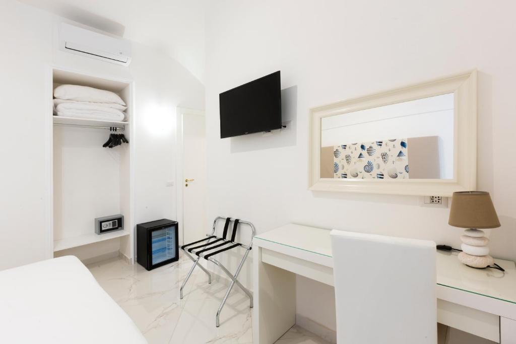 Holiday Sorrento Center room 5