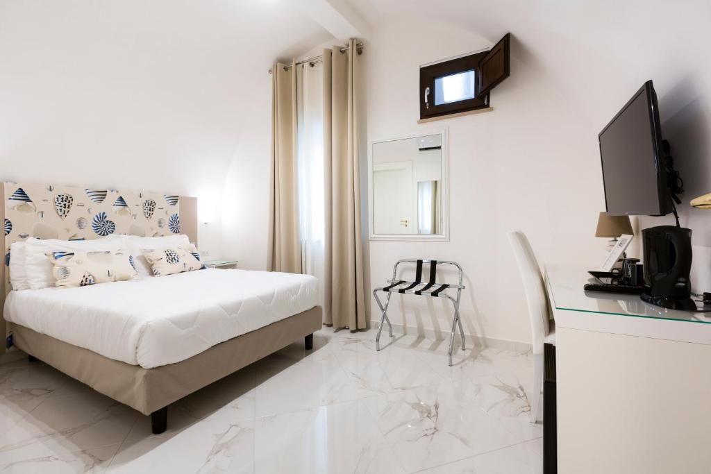 Holiday Sorrento Center room 6